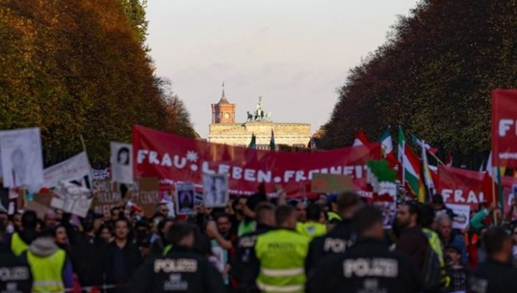 Berlin’de Mahsa Amini protestosu yapıldı