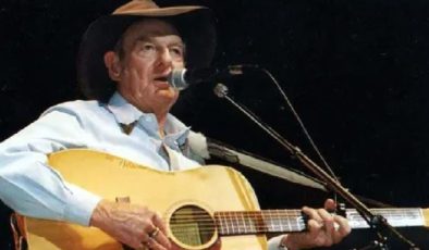 Slim Dusty kimdir? Slim Dusty ne vakit öldü? Slim Dusty müzikleri nelerdir?