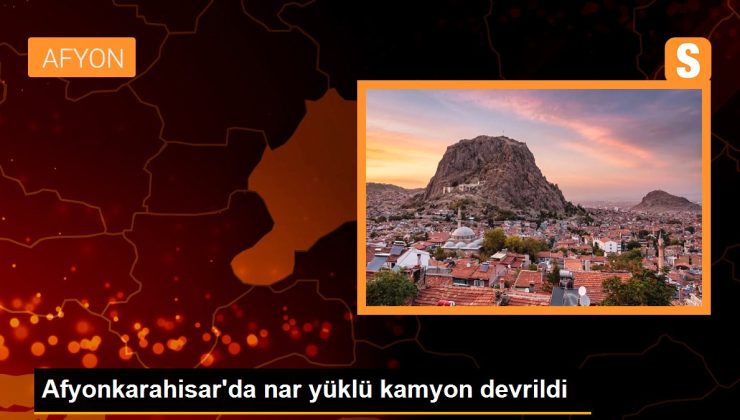 Afyonkarahisar’da nar yüklü kamyon devrildi