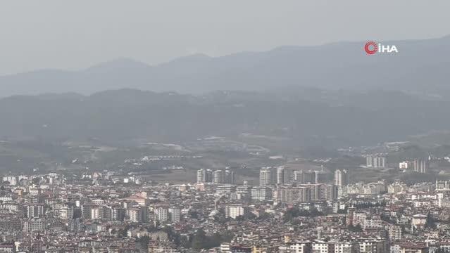 Hatay’da toz bulutu tesirli oldu, araçlar tozla kaplandı