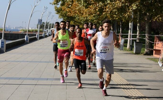 Kocaeli’de 9’uncu Cumhuriyet Koşusu ve Çocuk Maratonu düzenlendi