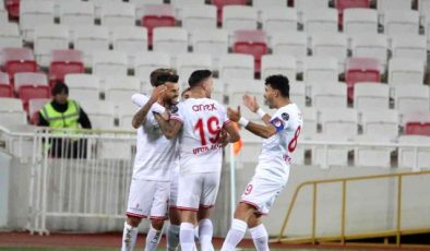 Spor Toto Muhteşem Lig: DG Sivasspor: 0 Antalyaspor: 2 (İlk yarı)