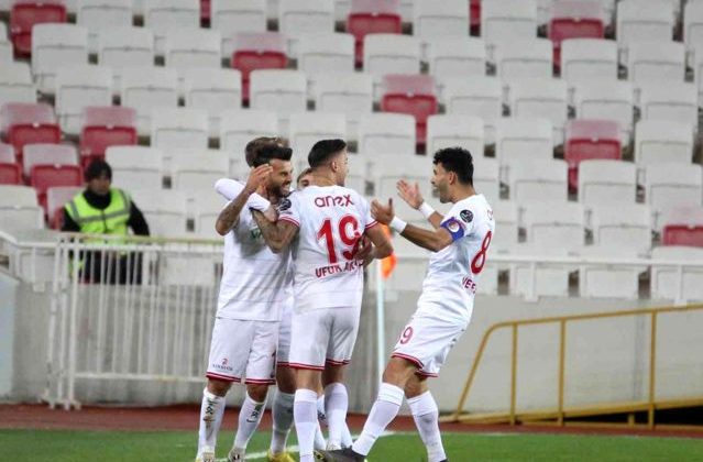 Spor Toto Muhteşem Lig: DG Sivasspor: 0 Antalyaspor: 2 (İlk yarı)