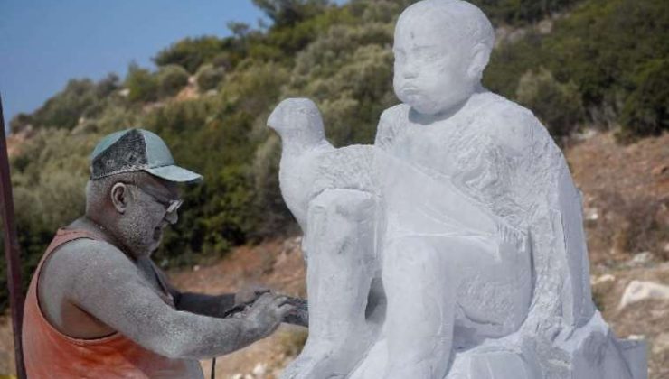 Kuşadası’nda mermerler ‘barış ve özgürlük’ temasıyla işleniyor