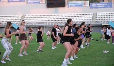 Nilüferliler zumba ile hem eğlendi hem spor yaptı