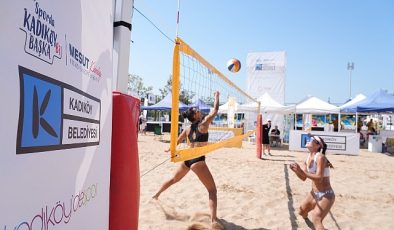 Kalamış’ta Plaj Voleybolu Turnuvası Başladı